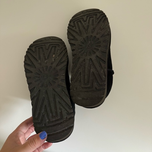 UGG Womens Slip On Clogs Size 8 Black Shearling Lined Mules Pre Loved Cozy - Picture 5 of 5
